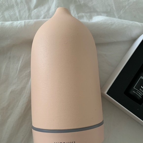 Vitruvi oil diffuser. - Picture 2 of 3